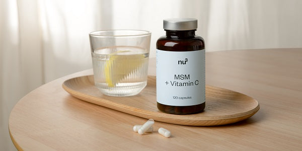 nu3 MSM + vitamine C gélules plus verre d'eau