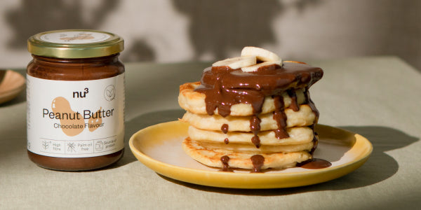 Pâte à tartiner au chocolat servie sur des crêpes