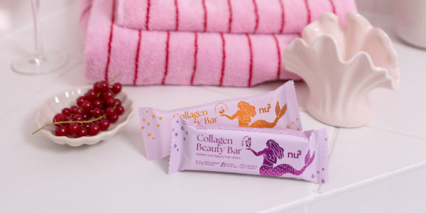 Les deux variétés de Collagen Beauty Bar sur une commode blanche