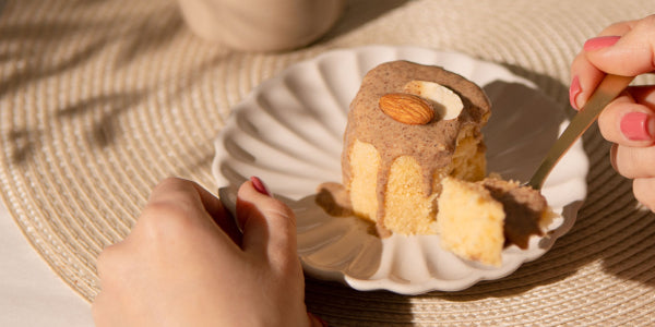 Morceau de gâteau à la purée de noisettes